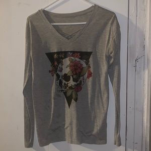 Medium long sleeve skull